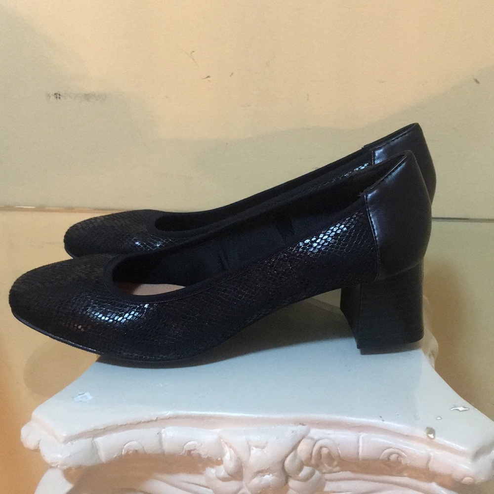 Dress shoes - Picture 2 of 5
